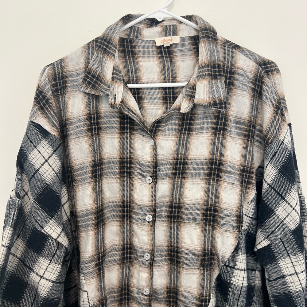 Oversized plaid button down - Picture 3 of 5